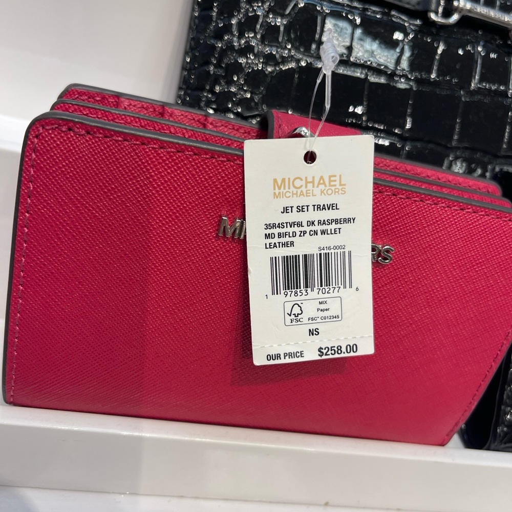 MICHAEL KORS Medium Saffiano Leather Bifold ZP CN Wallet
COLOR DK RASPBERRY
NWT - Picture 7 of 16